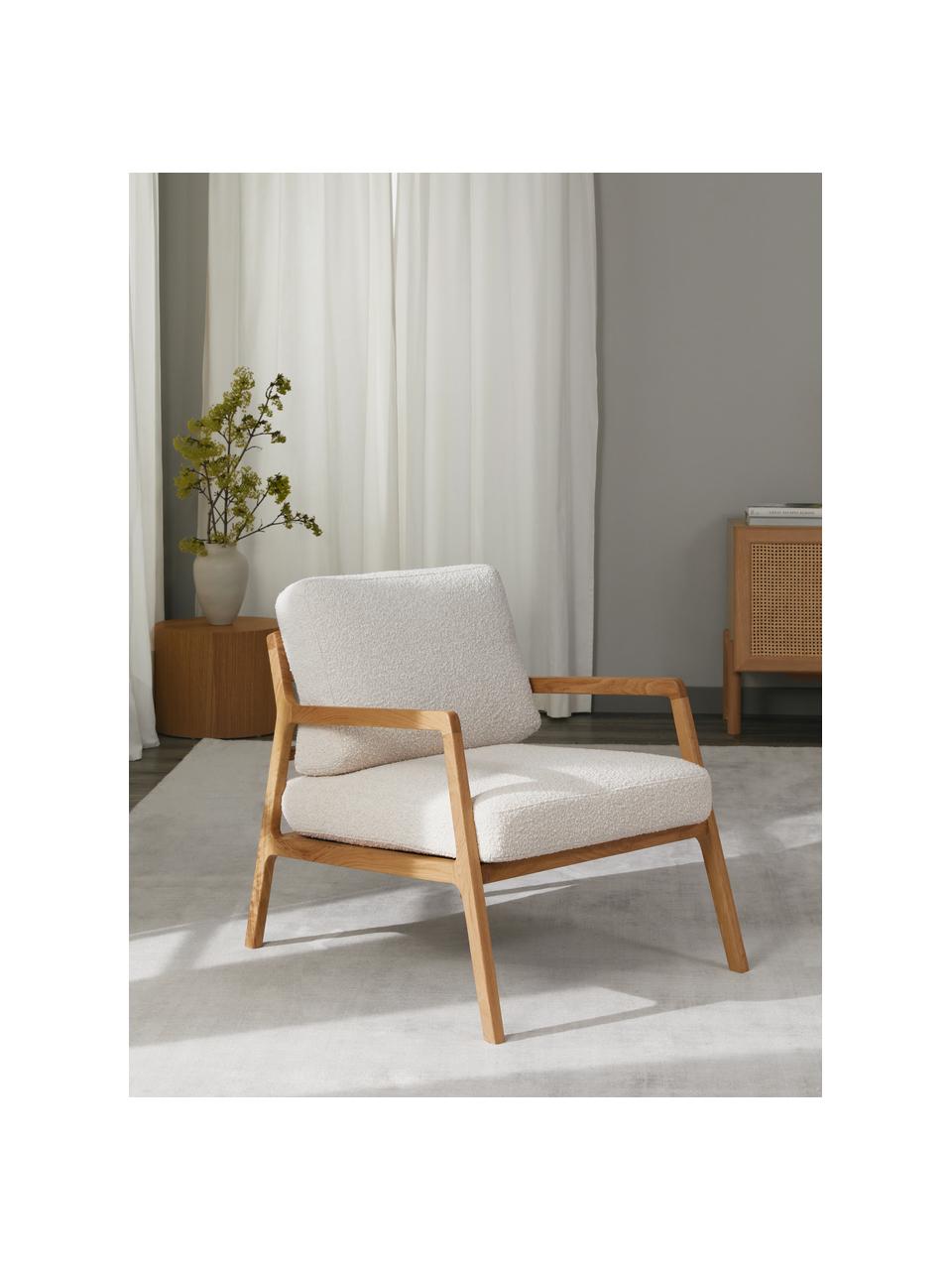 Fauteuil Becky van eikenhout, Bekleding: 54% polyester, 46% acryl, Frame: massief eikenhout, Bouclé beige, eikenhout, B 73 x H 71 cm