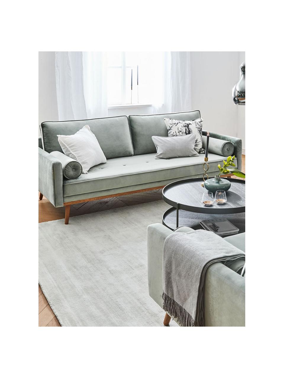 Samt-Sofa Saint (2-Sitzer) in Salbeifarben mit Eichenholz-Füssen, Bezug: Samt (Polyester) Der hoch, Gestell: Massives Eichenholz, Span, Samt Salbeifarben, B 169 x T 87 cm