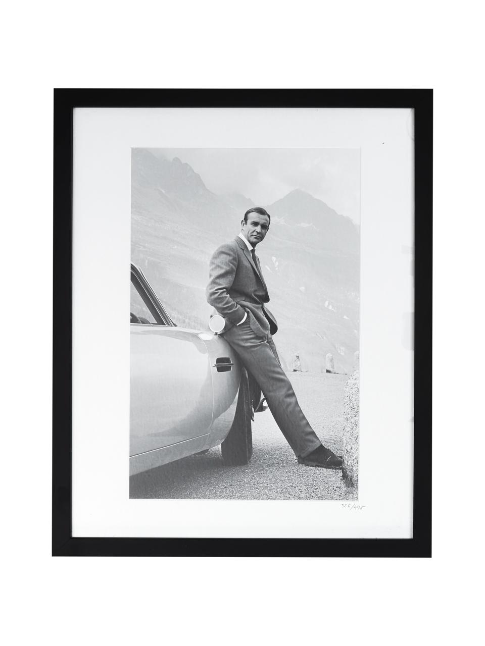 Ingelijste fotoprint Connery, Afbeelding: Fuji Crystal Archive-papi, Lijst: plexiglas, gelakt hout, Zwart, wit, 40 x 50 cm