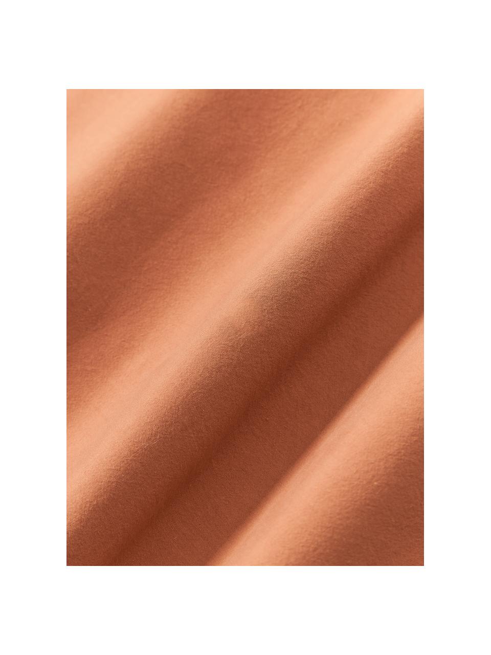 Funda de almohada de algodón lavado Darlyn, 100% algodón
Densidad de hilo 150 TC, calidad estándar

El algodón da una sensación agradable y suave en la piel, absorbe bien la humedad y es adecuado para personas alérgicas.

Este tejido ha sido sometido a un proceso de lavado especial que le da un aspecto Softwash irregular y resistente, pero siendo suave al tacto, flexible y cómodo. Además, su aspecto arrugado natural hace que no necesite planchado.

El material utilizado para este producto ha sido probado contra sustancias nocivas y está certificado según el STANDARD 100 por OEKO-TEX®, 4265CIT, CITEVE., Terracota, An 45 x L 110 cm