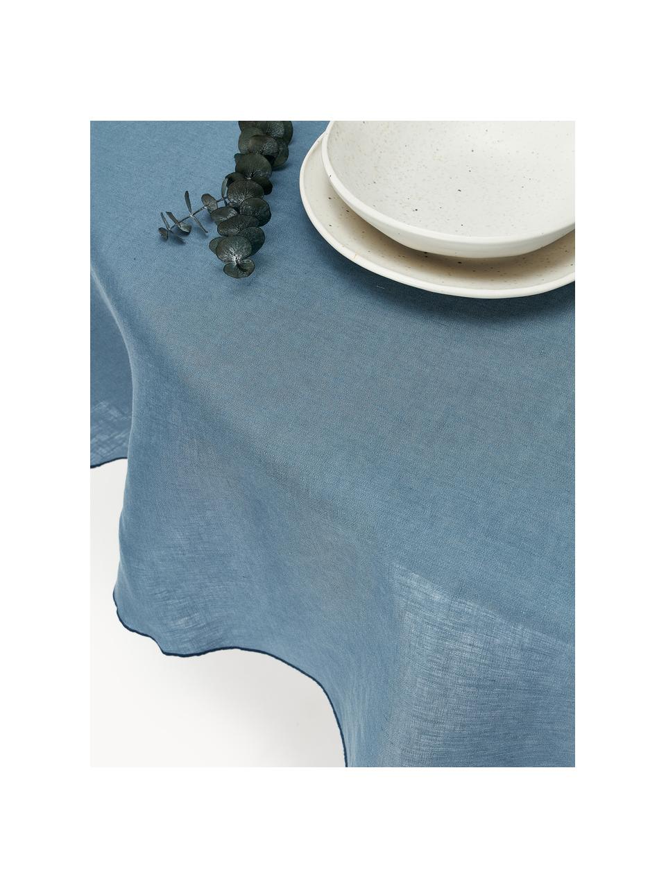 Nappe ronde en lin avec passepoil Kennedy, 100 % lin délavé

Le lin est une fibre naturelle qui se caractérise par ses propriétés respirantes, sa résistance et son toucher doux

Le matériau est certifié STANDARD 100 OEKO-TEX®, 6760CIT, CITEVE, Gris-bleu, bleu foncé, 4-6 personnes (Ø 180 cm)