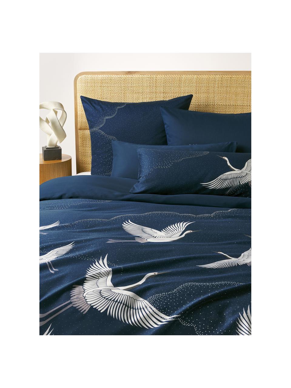 Baumwollsatin-Kopfkissenbezug Yuma mit Kranichmotiv, Webart: Satin Fadendichte 210 TC,, Dunkelblau, B 40 x L 80 cm