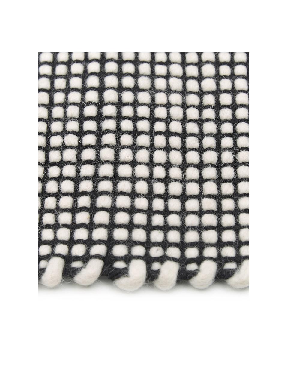 Handgeweven wollen loper Amaro, Bovenzijde: 100% wol, Onderzijde: 100% katoen Bij wollen vl, Zwart, crèmewit, B 80 x L 250 cm