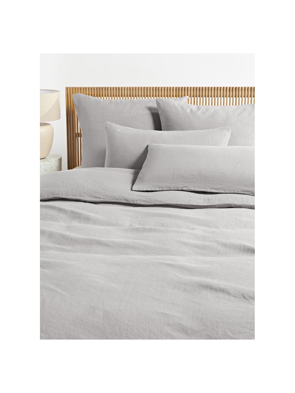 Funda de almohada de lino lavado Airy, 100% lino con certificado European Flax
Densidad de hilo 165 TC

El lino es una fibra natural que se caracteriza por su transpirabilidad, durabilidad y suavidad. El lino es un material refrescante, absorbe la humedad intercambiándola con el ambiente, que lo hace ideal para las temperaturas altas.

El material utilizado en este producto ha sido probado contra sustancias nocivas y está certificado según STANDARD 100 por OEKO-TEX®, 137, CITEVE., Gris, An 45 x L 110 cm