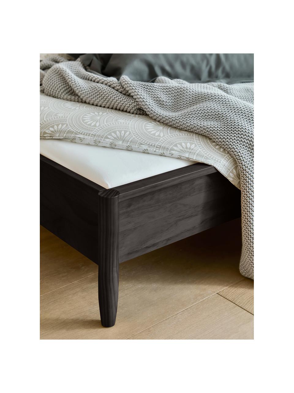 Łóżko z drewna sosnowego Windsor, Lite drewno sosnowe z certyfikatem FSC, Drewno sosnowe, czarny, S 180 x D 200 cm