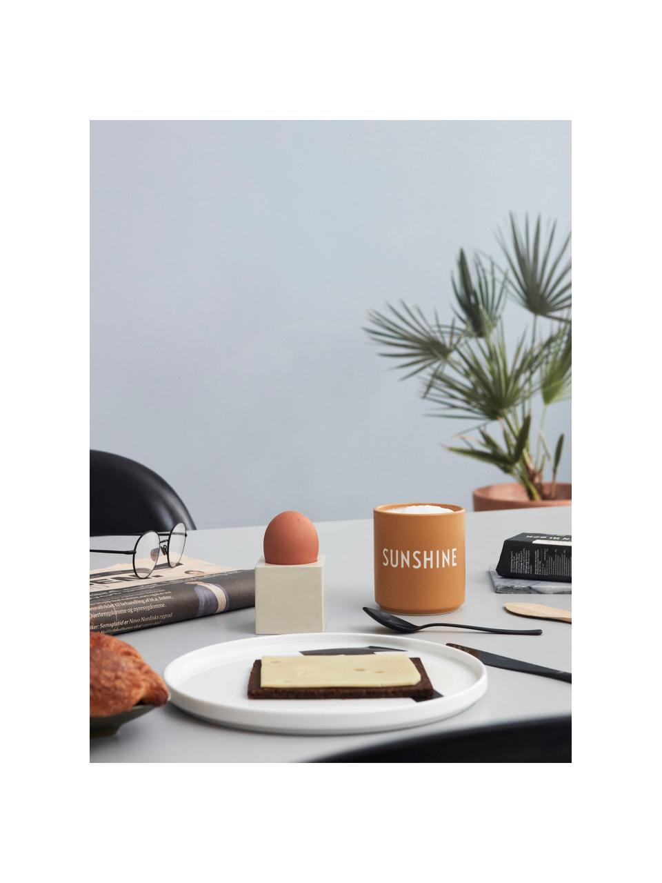 Designový pohárek s nápisem Favourite SUNSHINE, Kostní porcelán Fine Bone China
Fine Bone China je jemný porcelán, který se vyznačuje zejména svým zářivým a průsvitným leskem, Hořčicově žlutá (Sunshine), Ø 8 x V 9 cm, 250 ml