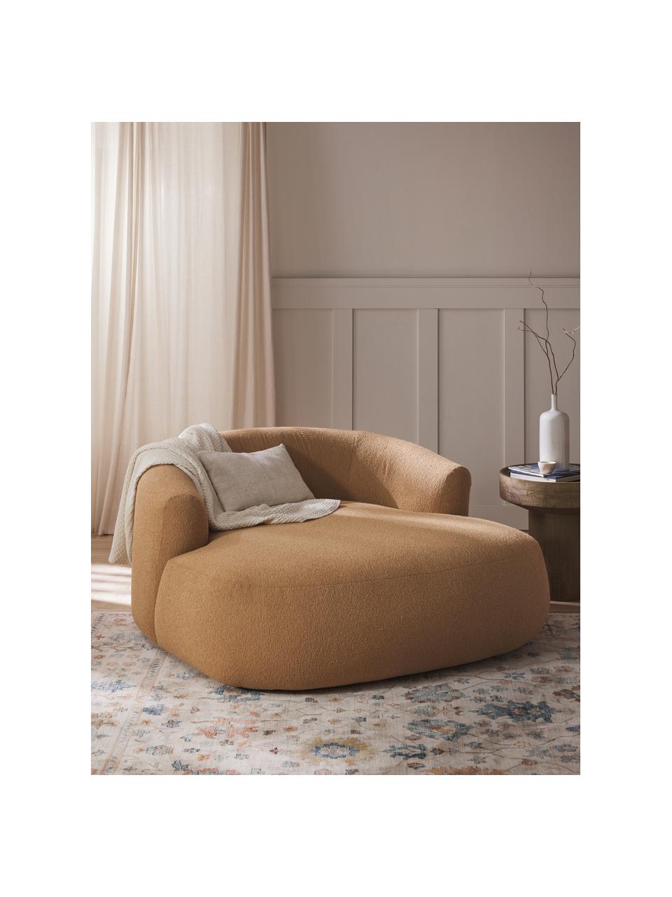 Poltrona lounge XL in bouclé Sofia, Rivestimento: bouclé (100% poliestere) , Struttura: legno di abete rosso, tru, Piedini: plastica Questo prodotto , Bouclé beige, Larg. 145 x Prof. 144 cm