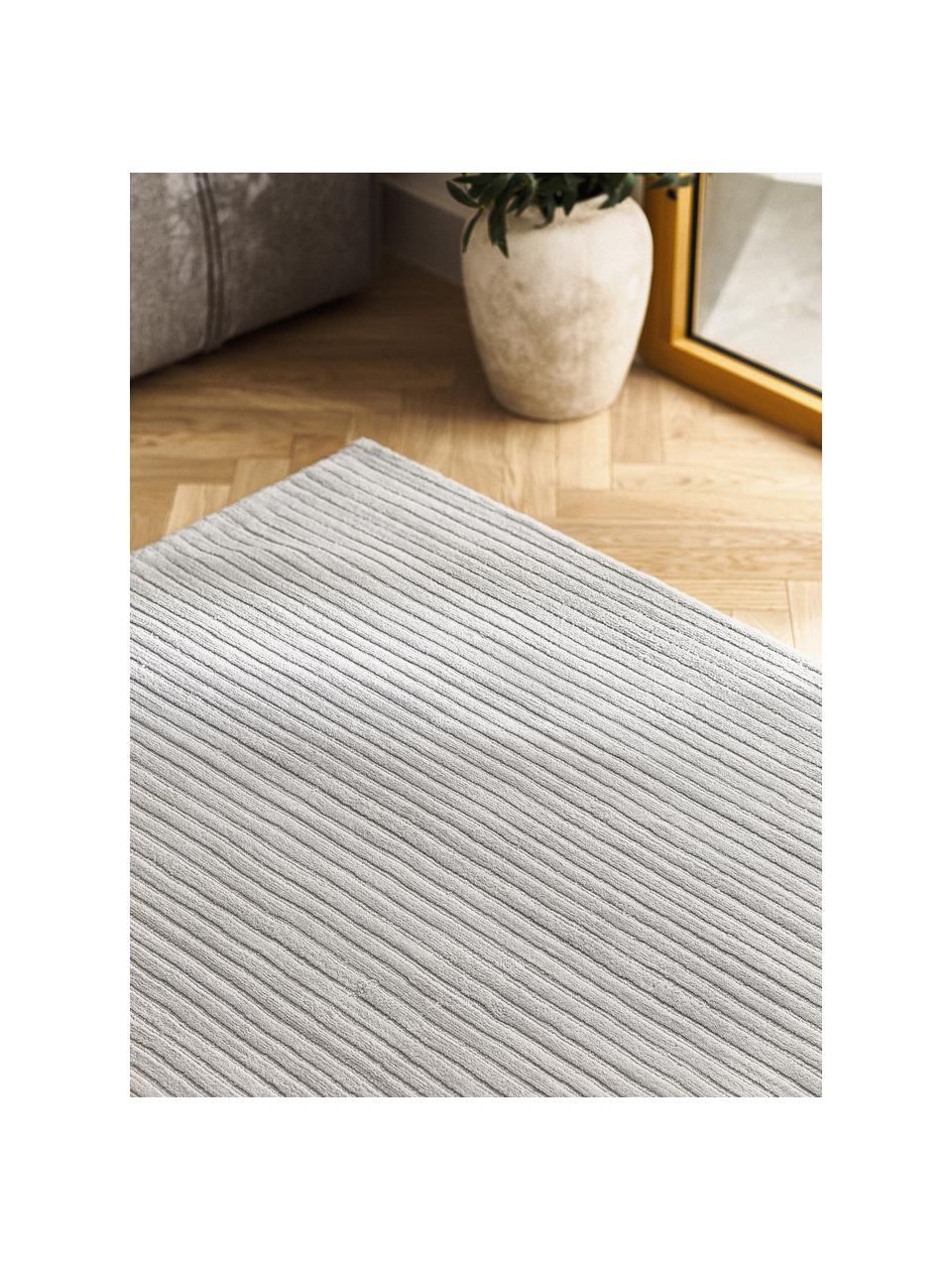 Pluizig hoogpolig vloerkleed Wes met hoog-laag structuur, handgeweven, 100% polyester, GRS-gecertificeerd, Lichtgrijs, B 80 x L 150 cm (maat XS)