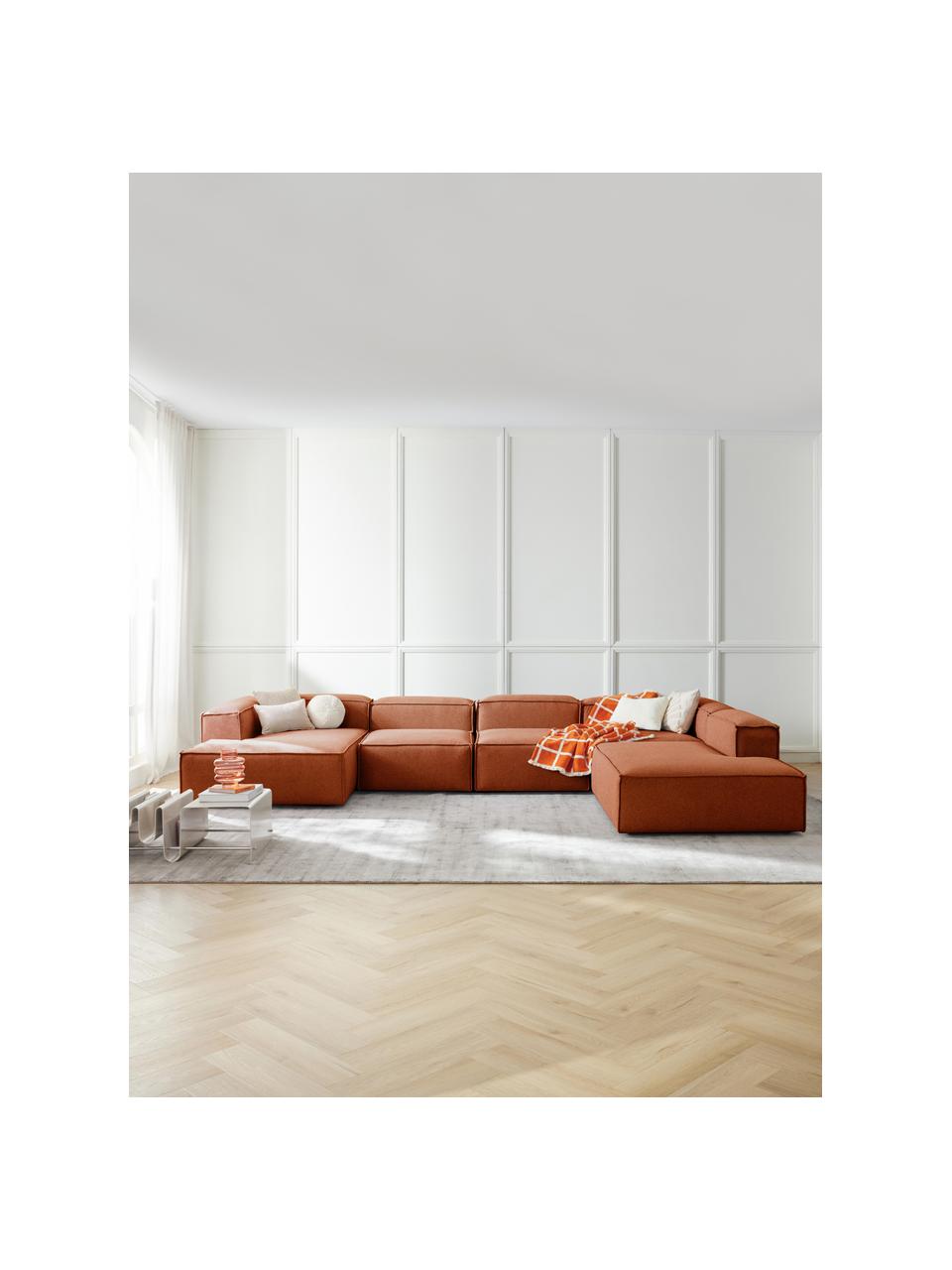 Divano angolare componibile Lennon, Rivestimento: 100% poliestere Con 115.0, Struttura: legno di pino massiccio, , Piedini: plastica, Tessuto color terracotta, Larg. 418 x Prof. 269 cm, chaise-longue a destra