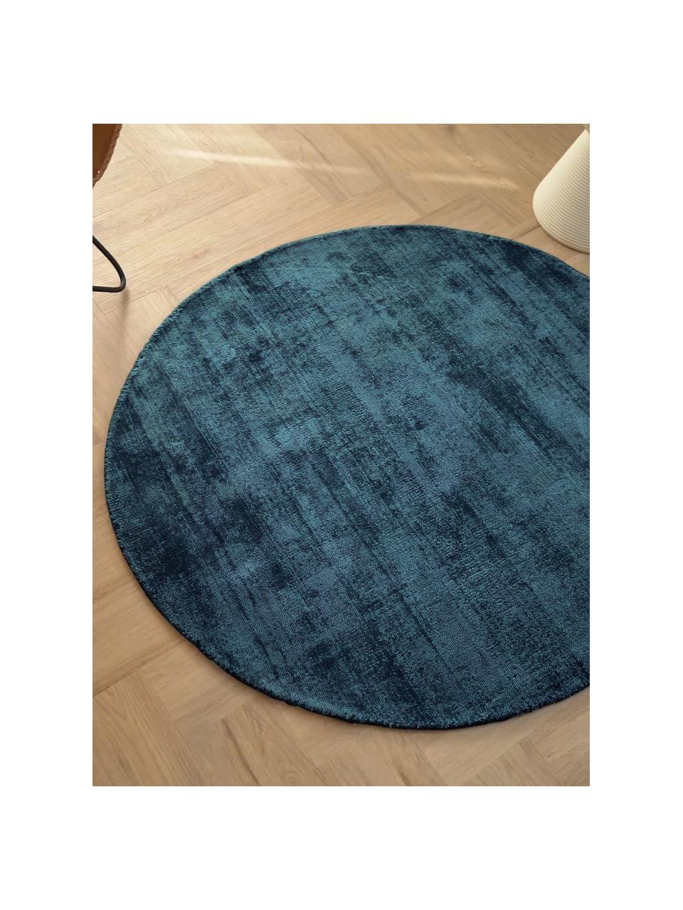 Alfombra redonda artesanal de viscosa Jane, Parte superior: 100% viscosa, Reverso: 100% algodón, Azul oscuro, Ø 150 cm (Tamaño M)