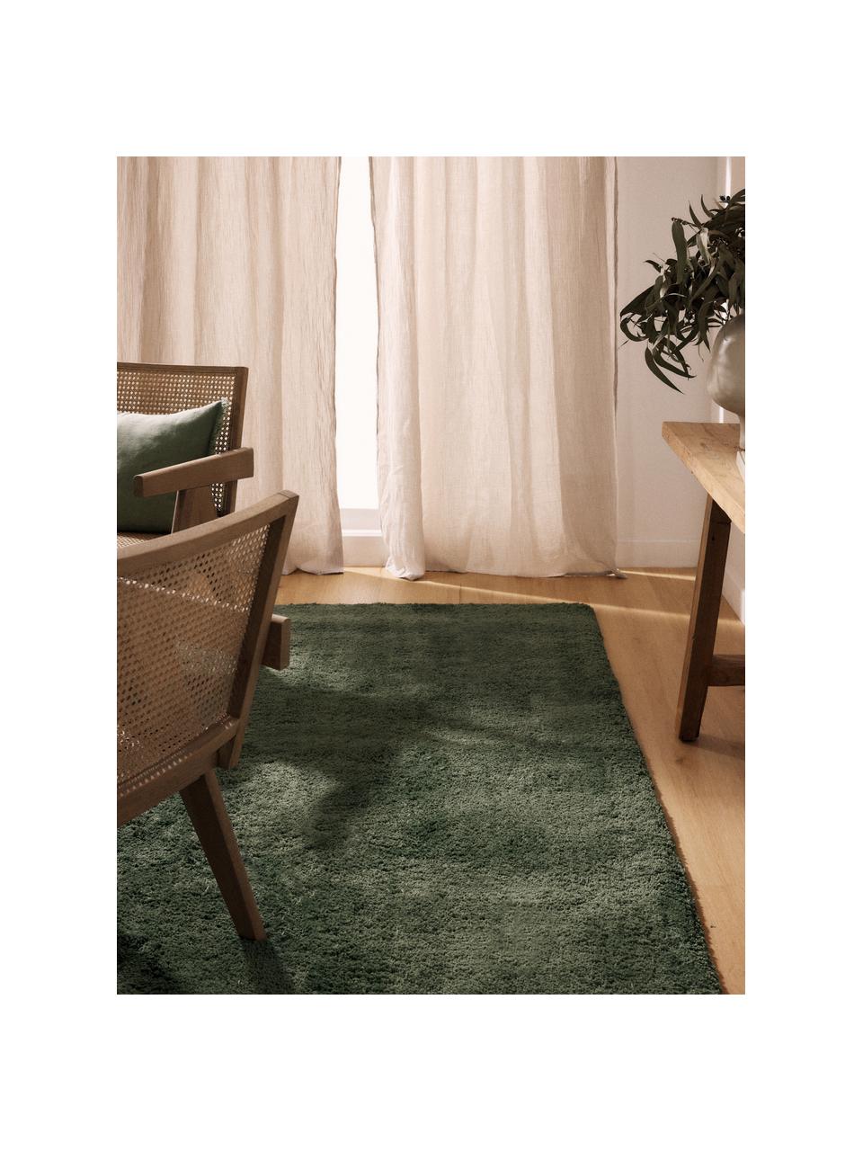 Flauschiger Hochflor-Teppich Leighton, Mikrofaser (100 % Polyester, GRS-zertifiziert), Dunkelgrün, B 80 x L 150 cm (Grösse XS)