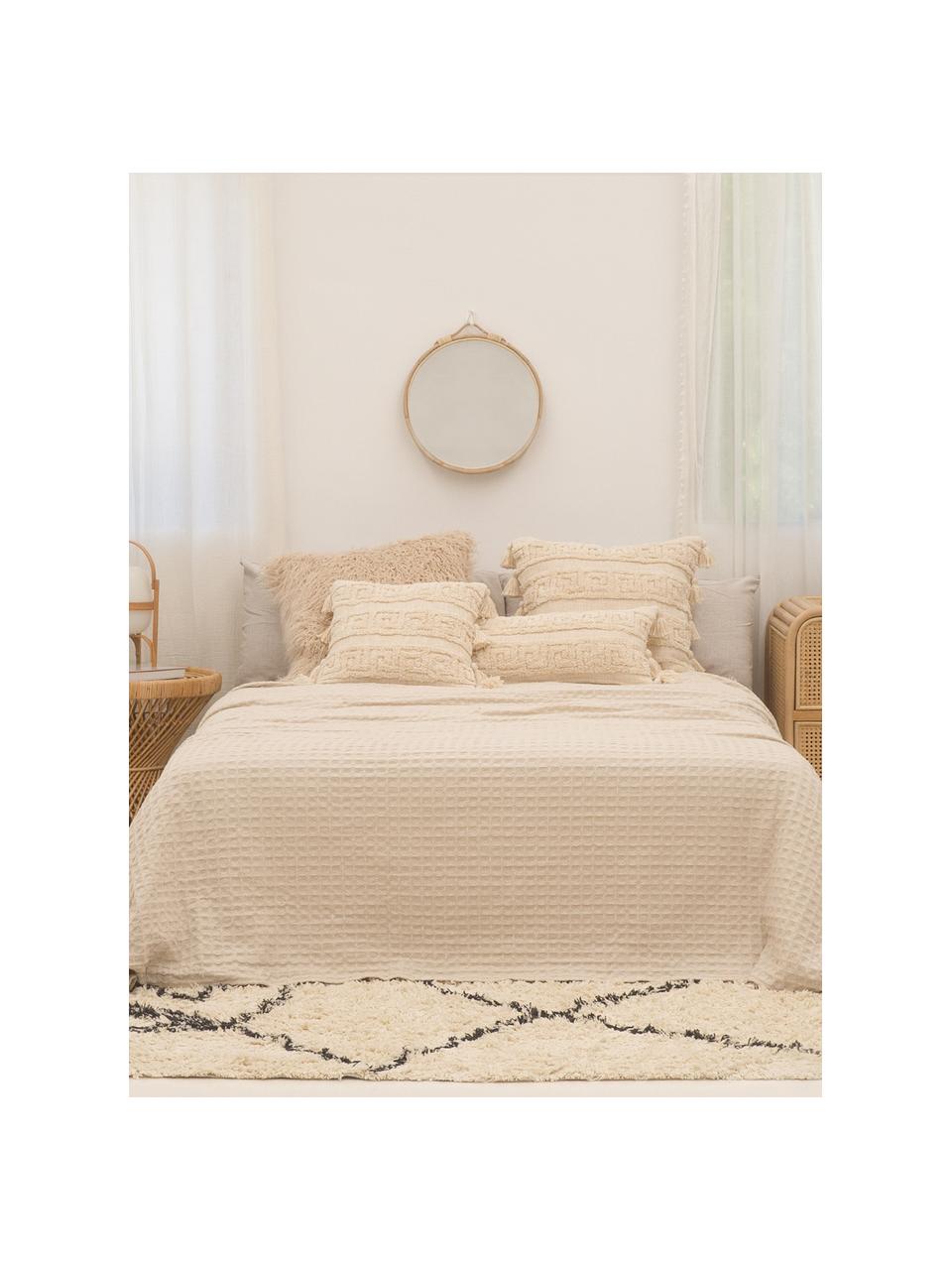 Federa arredo boho con modello a rilievo e nappe Hera, 100% cotone, Color crema, Larg. 30 x Lung. 60 cm