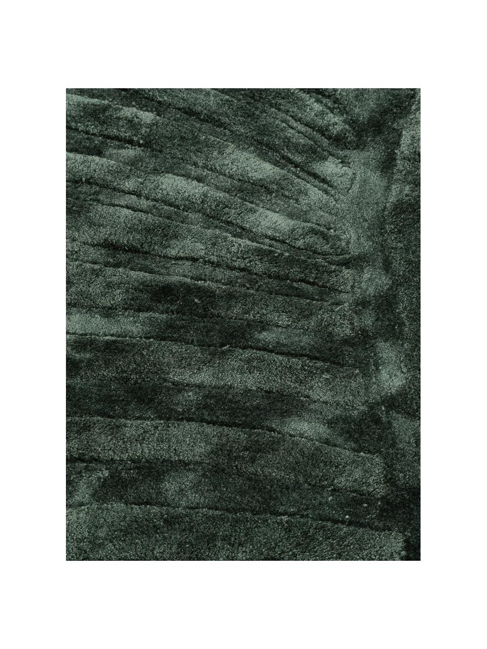 Ručně všívaný viskózový koberec se vzorem Bloom, Tmavě zelená