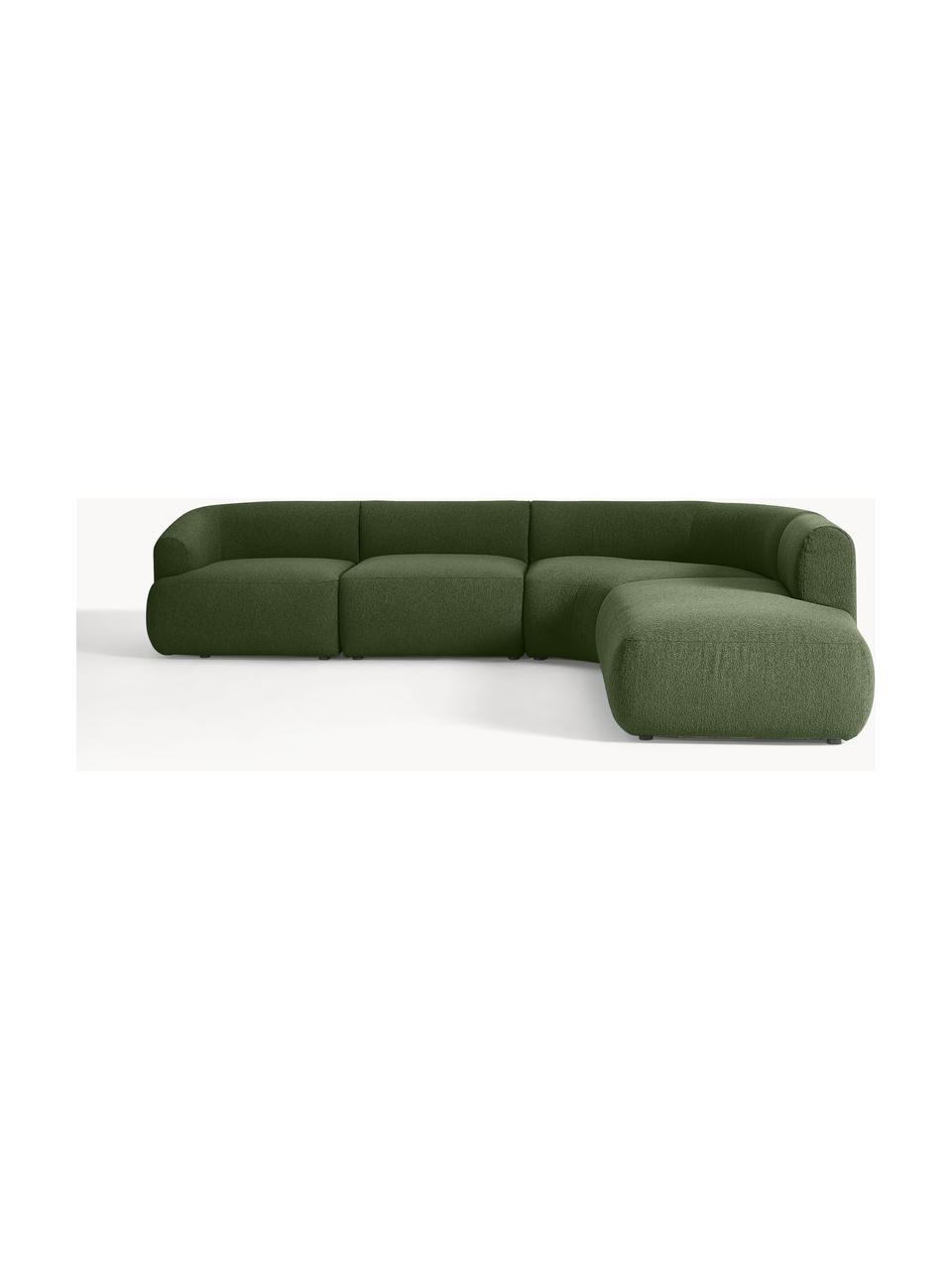 Sofá rinconera modular en tejido bouclé Sofia (4 plazas), Tapizado: tejido bouclé (100% polié, Estructura: madera de abeto, tablero , Patas: plástico Este producto es, Bouclé verde oscuro, An 319 x F 298 cm, chaise longue derecha