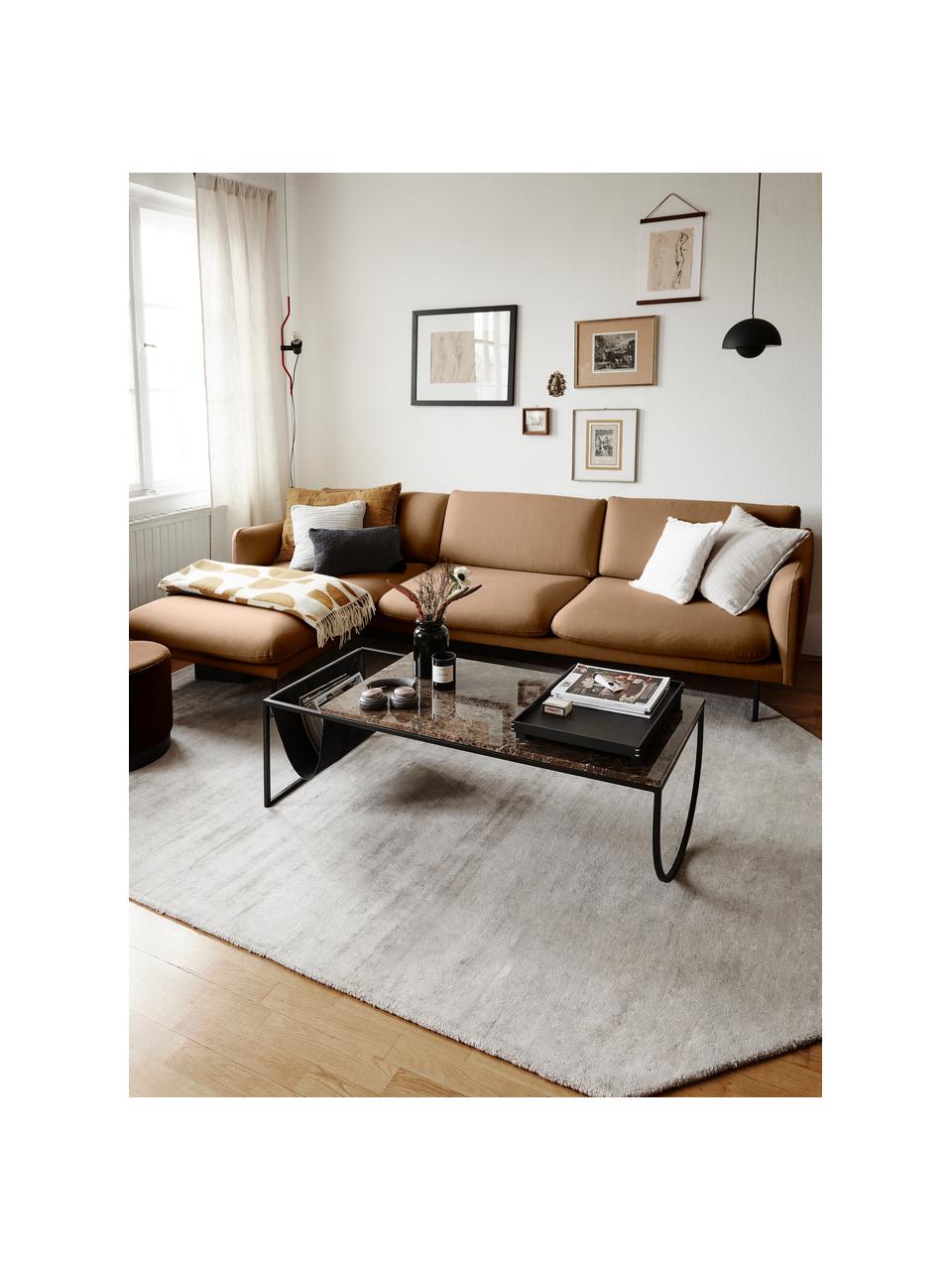 Sofa narożna z metalowymi nogami Moby, Tapicerka: poliester Dzięki tkaninie, Stelaż: lite drewno sosnowe z cer, Nogi: metal malowany proszkowo, Nugatowa tkanina, S 280 x G 160 cm, lewostronna