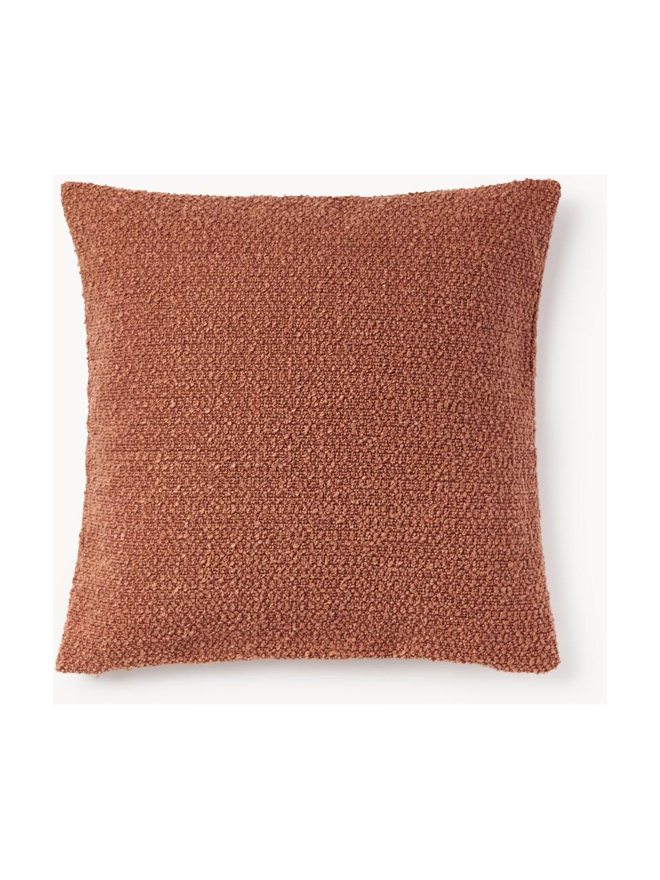 Housse de coussin en bouclette Bellamie, Tissu bouclette (95 % polyester, 5 % polyacrylique)

La bouclette est une matière qui se caractérise par sa texture aux courbes irrégulières. La surface caractéristique est créée par des boucles tissées de fils différents qui confèrent au tissu une structure unique. La structure bouclée a un effet à la fois isolant et moelleux, ce qui rend le tissu particulièrement douillet, Bouclette terracotta, larg. 60 x long. 60 cm