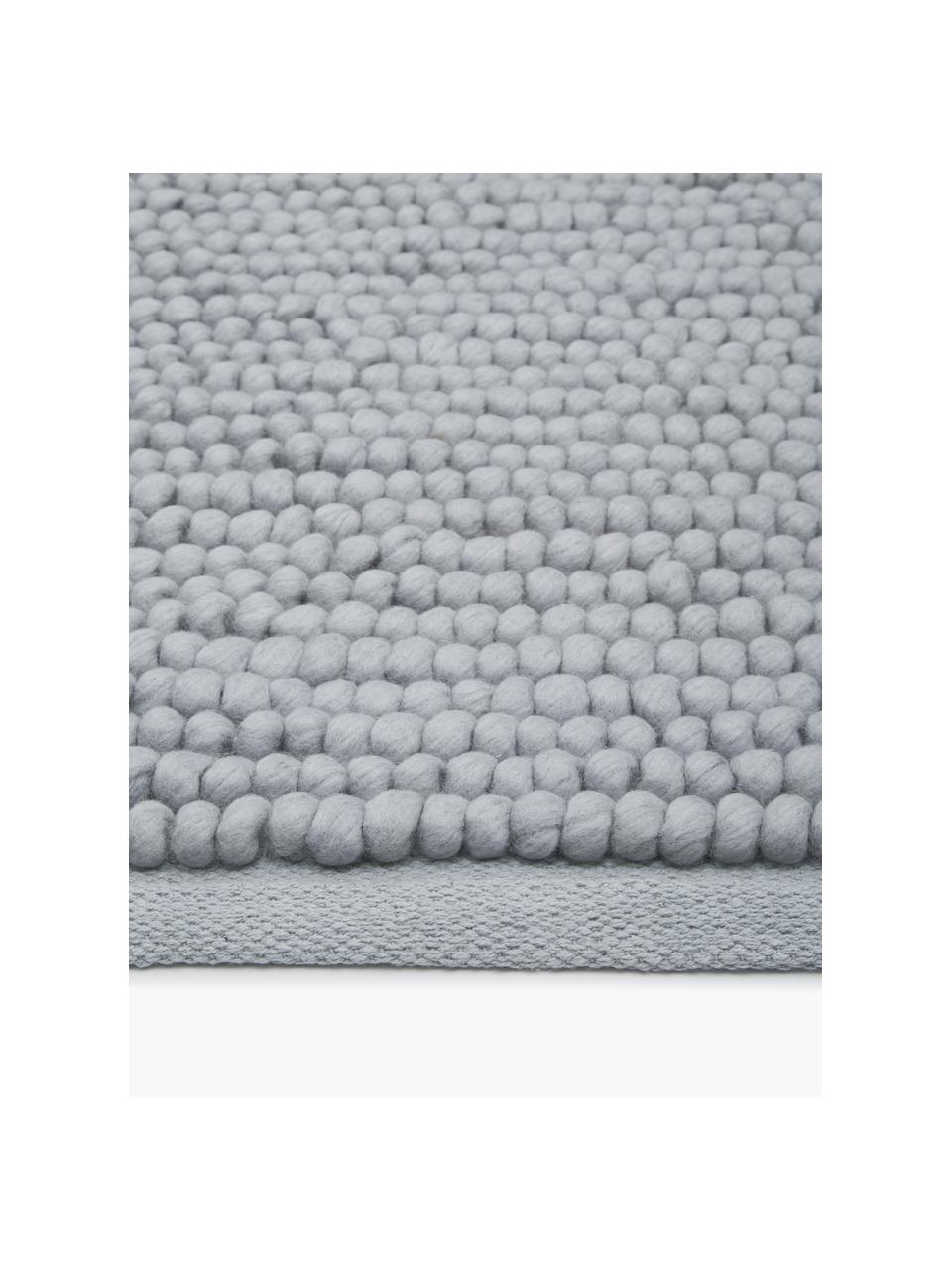 Alfombra artesanal de lana Pebble, 80% lana, 20% nylon

El material utilizado para este producto ha sido probado contra sustancias nocivas y está certificado según STANDARD 100 por OEKO-TEX®, HOHENSTEIN HTTI, 21.HIN.90042.

Las alfombras de lana se pueden aflojar durante las primeras semanas de uso, la pelusa se reduce con el uso diario., Gris, An 120 x L 180 cm (Tamaño S)