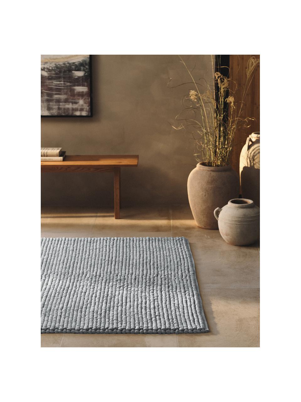 Alfombra artesanal de lana Pebble, 80% lana, 20% nylon

El material utilizado para este producto ha sido probado contra sustancias nocivas y está certificado según STANDARD 100 por OEKO-TEX®, HOHENSTEIN HTTI, 21.HIN.90042.

Las alfombras de lana se pueden aflojar durante las primeras semanas de uso, la pelusa se reduce con el uso diario., Gris, An 120 x L 180 cm (Tamaño S)