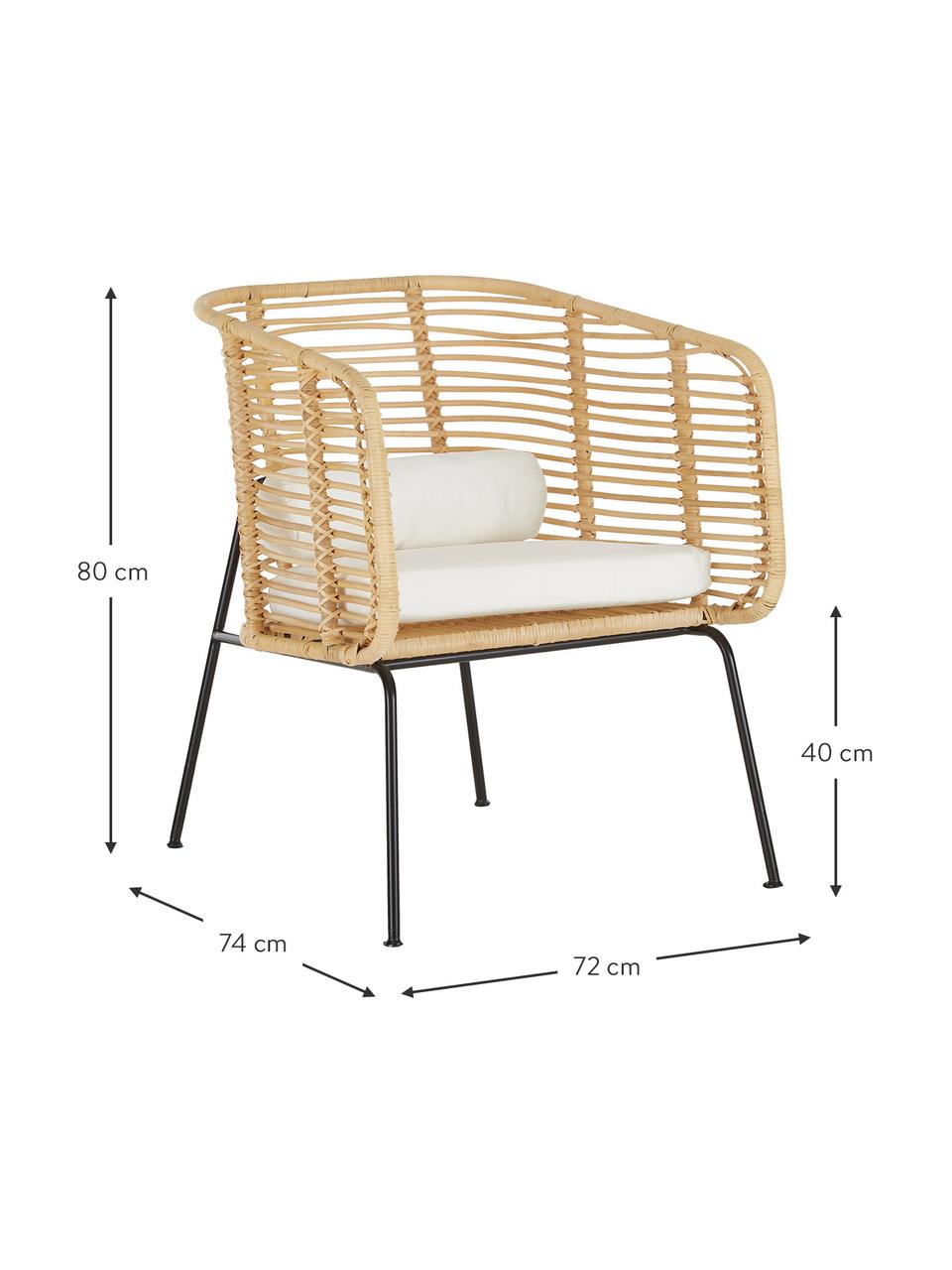 Rotan loungestoel Merete, Zitvlak: rotan, Frame: gepoedercoat metaal, Zitvlak: rotankleurig. Frame: mat zwart. Kussenhoezen: wit, B 72 x D 74 cm