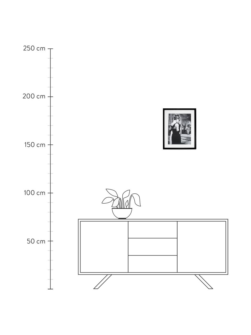 Gerahmter Digitaldruck Breakfast at Tiffany's, Bild: Digitaldruck auf Papier, , Rahmen: Holz, lackiert, Front: Plexiglas, Bild: Schwarz, Weiß Rahmen: Schwarz, B 33 x H 43 cm