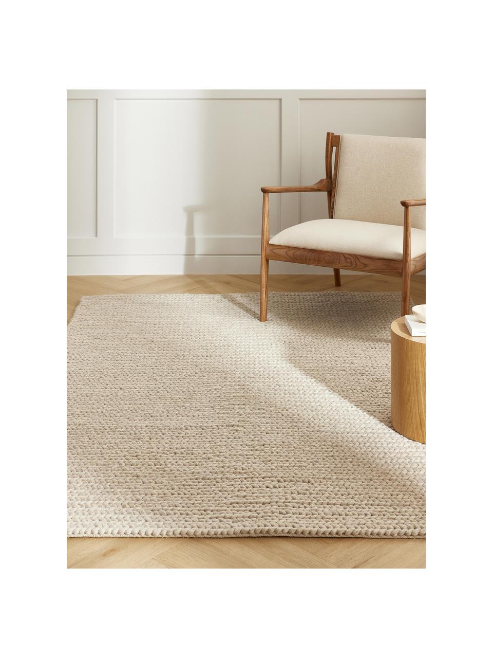 Tapis tressé en laine Bruna, 100 % laine, certifiée RWS

Les tapis en laine peuvent perdre des fibres lors des premières semaines et des peluches peuvent se former, ce phénomène est naturel et diminue à mesure de votre usage et du temps, Beige clair, larg. 80 x long. 150 cm (taille XS)