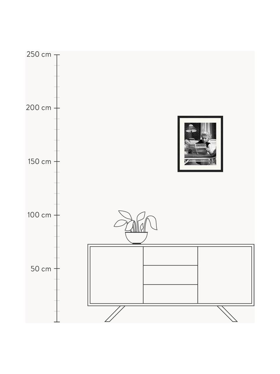 Gerahmter Digitaldruck Marilyn Monroe Reading, Bild: Digitaldruck auf Papier, , Rahmen: Holz, lackiert, Front: Plexiglas, Schwarz, Weiß, B 33 x H 43 cm