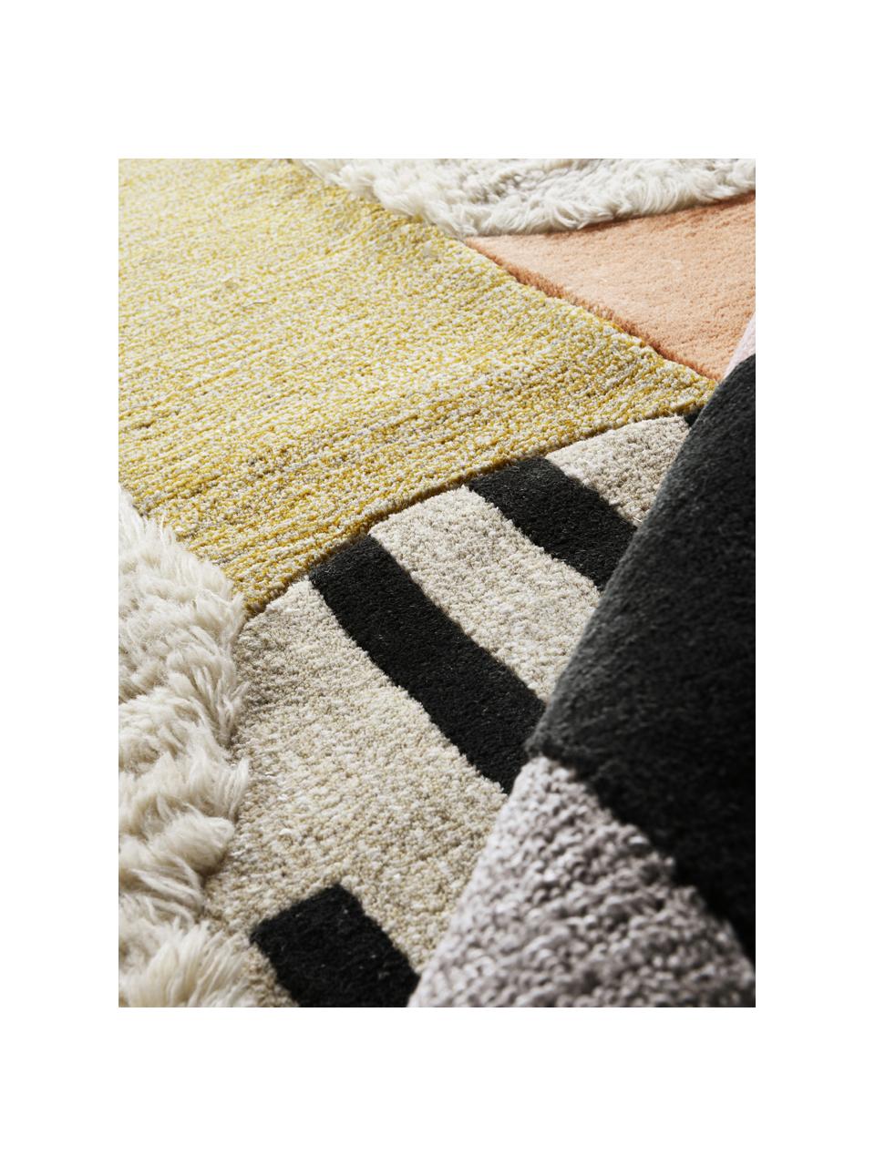 Grand tapis en laine à longs poils tufté main Bobo, 74 % laine, 24 % viscose

Les tapis en laine peuvent perdre des fibres lors des premières semaines et des peluches peuvent se former, ce phénomène est naturel et diminue à mesure de votre usage et du temps, Multicolore, larg. 160 x long. 230 cm (taille M)