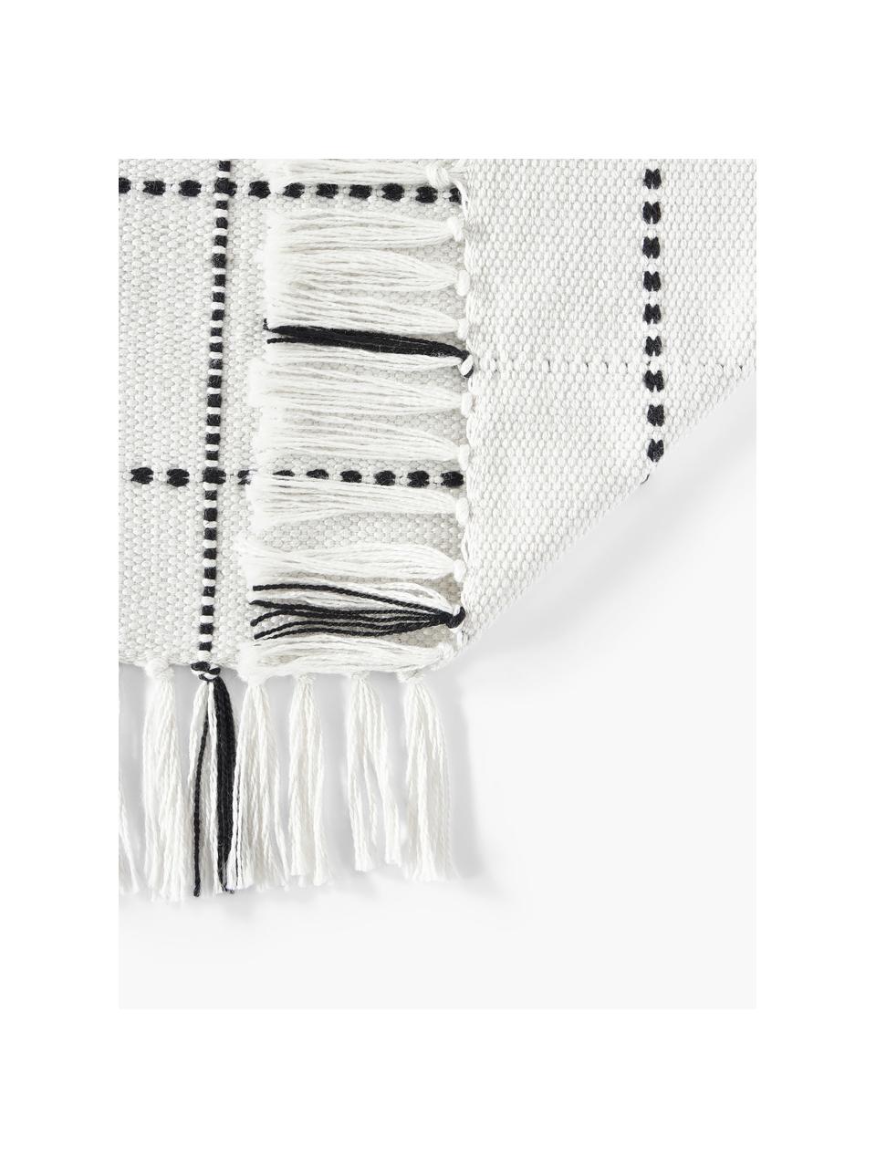 In- & Outdoor Teppich Prague mit Fransen, 100  % Polyester, GRS-zertifiziert
 
Das in diesem Produkt verwendete Material ist schadstoffgeprüft und zertifiziert nach STANDARD 100 by OEKO-TEX®, 11-62055, Shirley., Weiß, Schwarz, B 80 x L 150 cm (Größe XS)