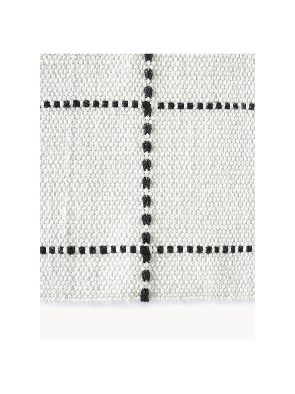 Tapis d'extérieur à franges Prague, 100 % polyester, certifié GRS

Le matériau est certifié STANDARD 100 OEKO-TEX®, 11-62055, Shirley, Blanc, noir, larg. 80 x long. 150 cm (taille XS)