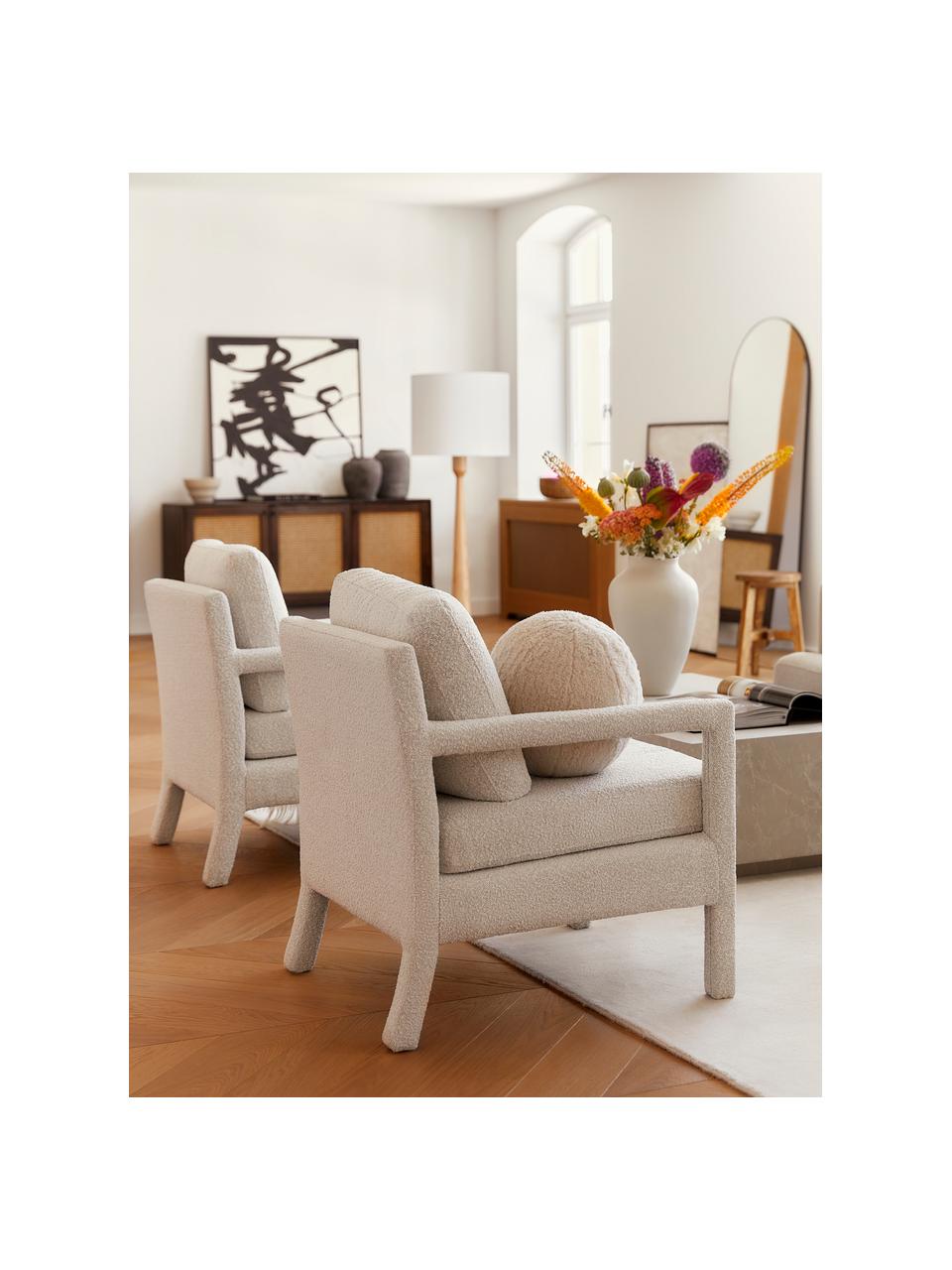 Poltrona in bouclé Claudette, Rivestimento: bouclé (100% poliestere) , Struttura: legno di pino massiccio, , Bouclé bianco, Larg. 65 x Prof. 75 cm