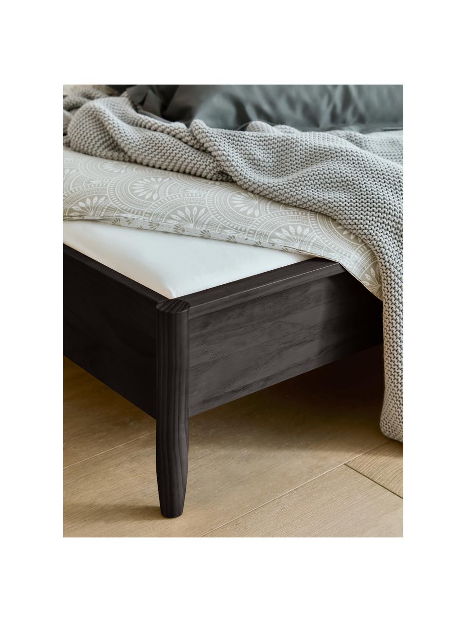 Dřevěná postel z borovicového dřeva Windsor, Masivní borovicové dřevo, certifikováno FSC, Borovicové dřevo, černá, Š 180 cm, D 200 cm