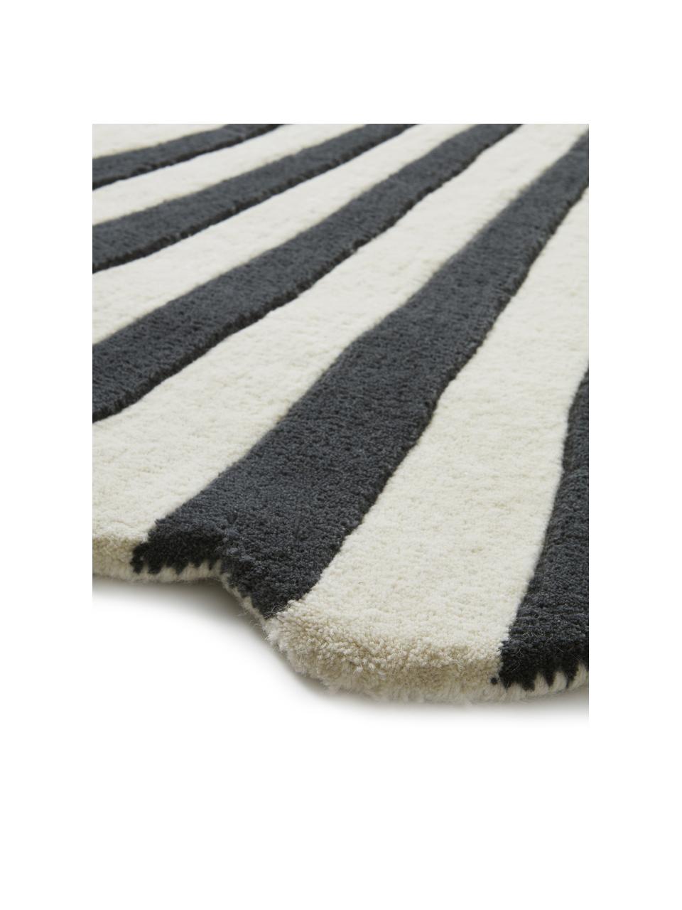 Ručne tkaný vlnený koberec v tvare mušle Shellie, Modrá, biela