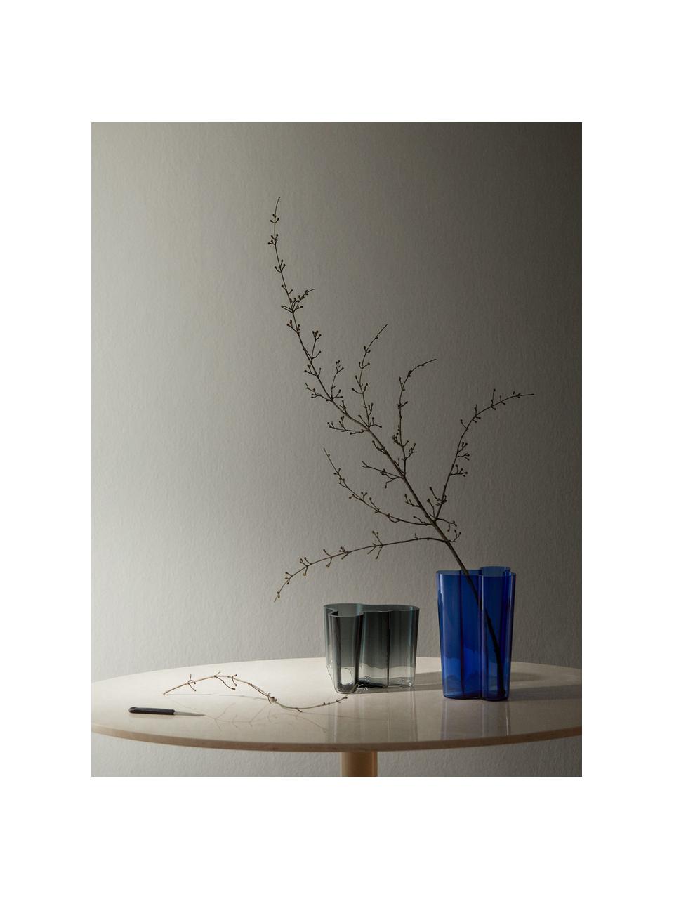 Ručně foukaná váza Alvar Aalto, V 16 cm, Foukané sklo, Tmavě šedá, transparentní, Š 21 cm, V 16 cm