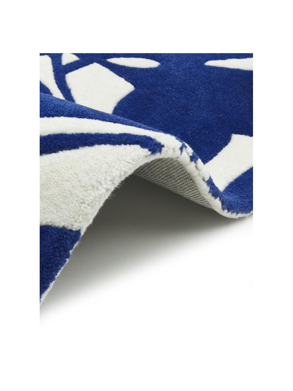 Tappeto in lana color blu scuro taftato a mano Lando, 100% lana

Nel caso dei tappeti di lana, le fibre possono staccarsi nelle prime settimane di utilizzo, questo e la formazione di lanugine si riducono con l'uso quotidiano, Blu, Larg. 80 x Lung. 150 cm (taglia XS)