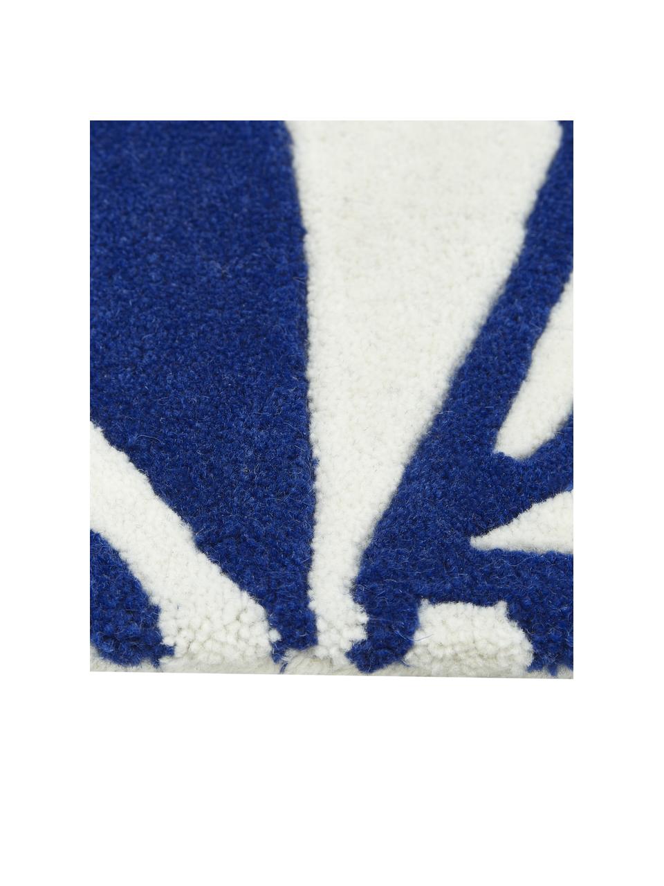 Ręcznie tuftowany dywan z wełny Lando, 100% wełna

Włókna dywanów wełnianych mogą nieznacznie rozluźniać się w pierwszych tygodniach użytkowania, co ustępuje po pewnym czasie, Niebieski, S 80 x D 150 cm (Rozmiar XS)