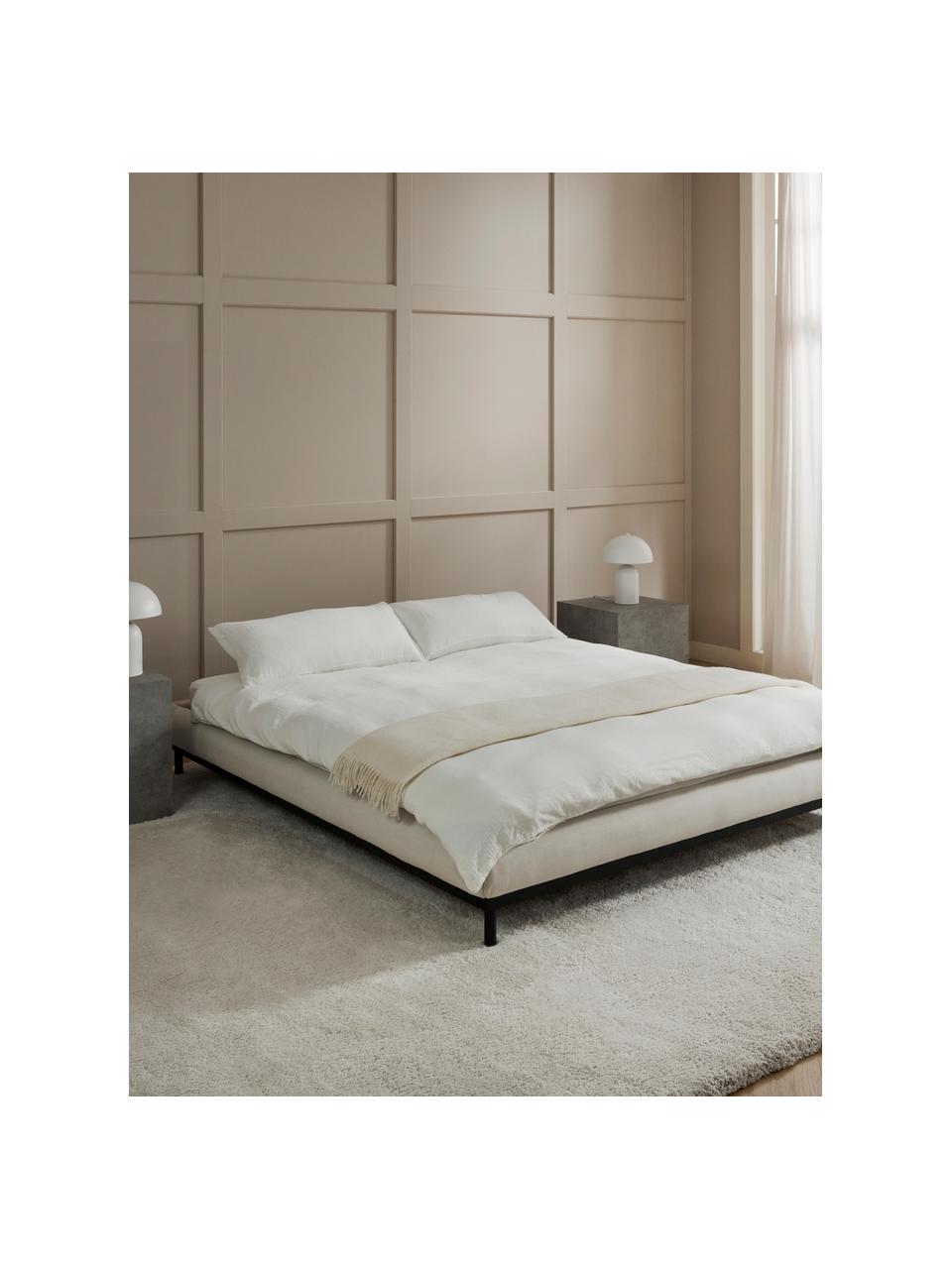 Cama tapizada Meya, Tapizado: tejido finamente texturiz, Estructura: metal con pintura en polv, Tejido beige claro, An 140 x L 200 cm