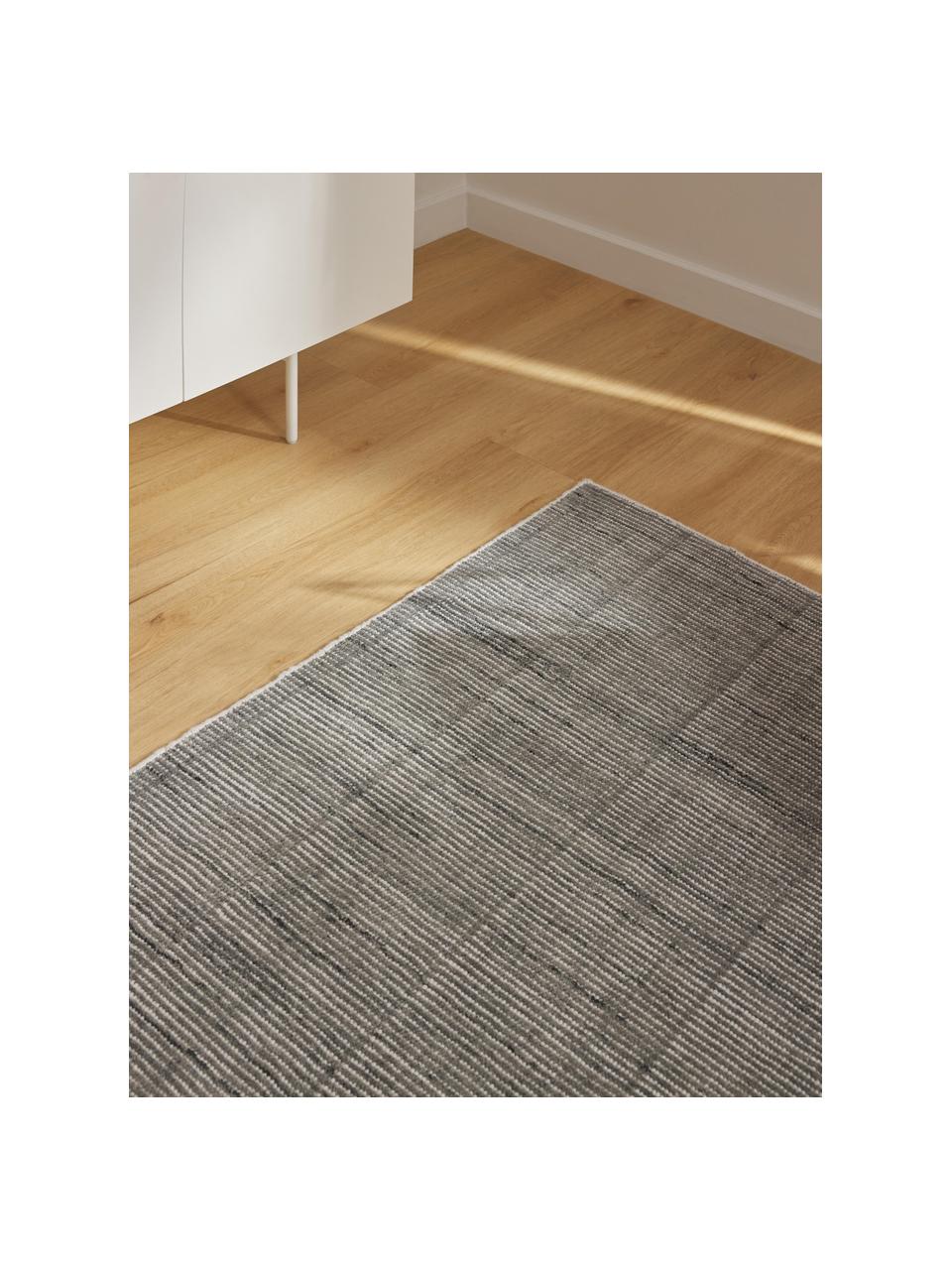 Alfombra artesanal de pelo corto Willow, 100% poliéster con certificado GRS, Gris, blanco, An 120 x L 180 cm (Tamaño S)