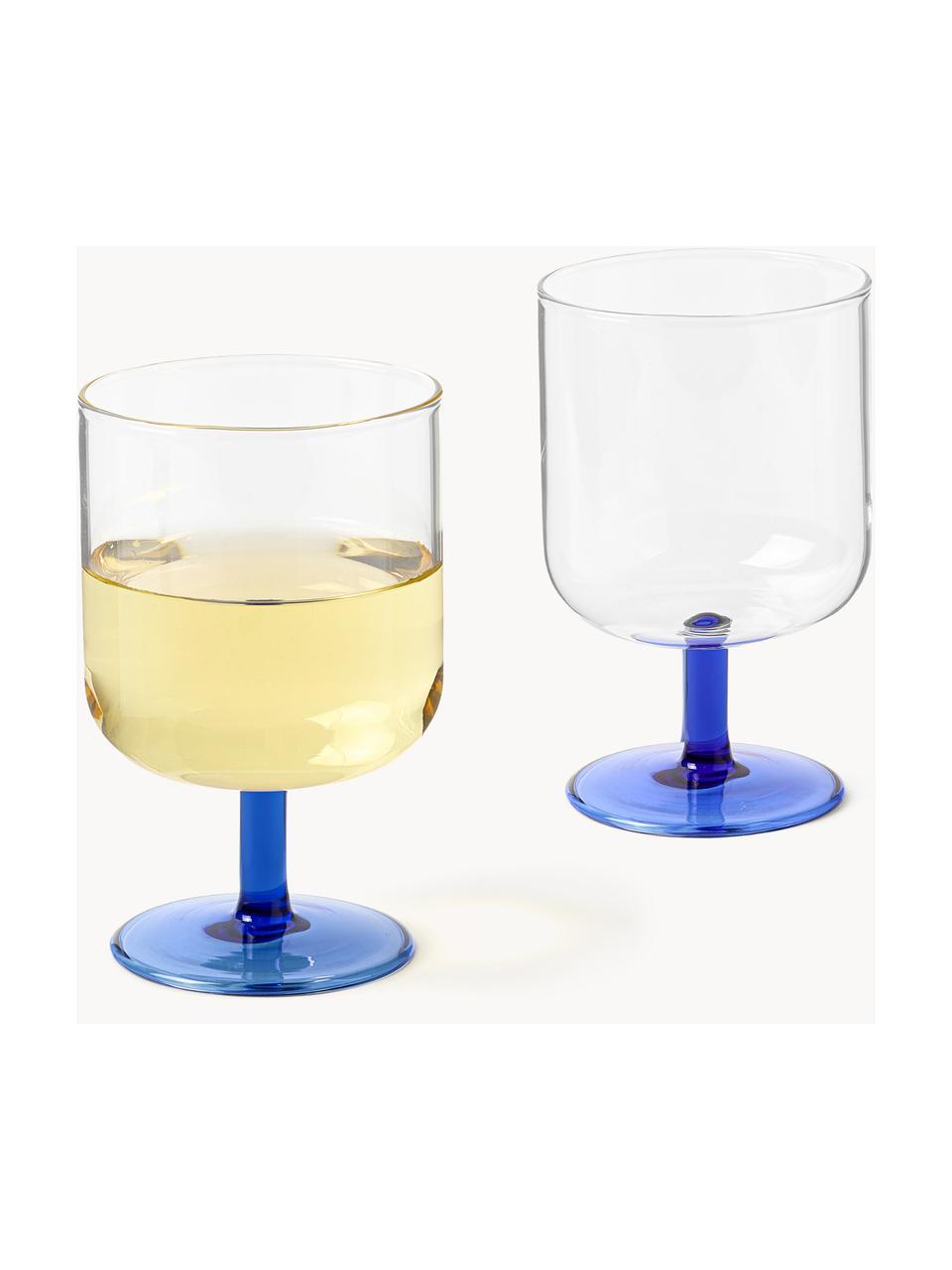 Poháre na víno Torino, 2 ks, Borosilikátové sklo

Objavte všestrannosť borosilikátového skla pre váš domov! Borosilikátové sklo je kvalitný, spoľahlivý a robustný materiál. Vyznačuje sa mimoriadnou tepelnou odolnosťou a preto je ideálny pre váš horúci čaj alebo kávu. V porovnaní s klasickým sklom je borosilikátové sklo odolnejšie voči rozbitiu a prasknutiu, a preto je bezpečným spoločníkom vo vašej domácnosti., Priehľadná, kráľovská modrá, Ø 8 x V 12 cm, 300 ml