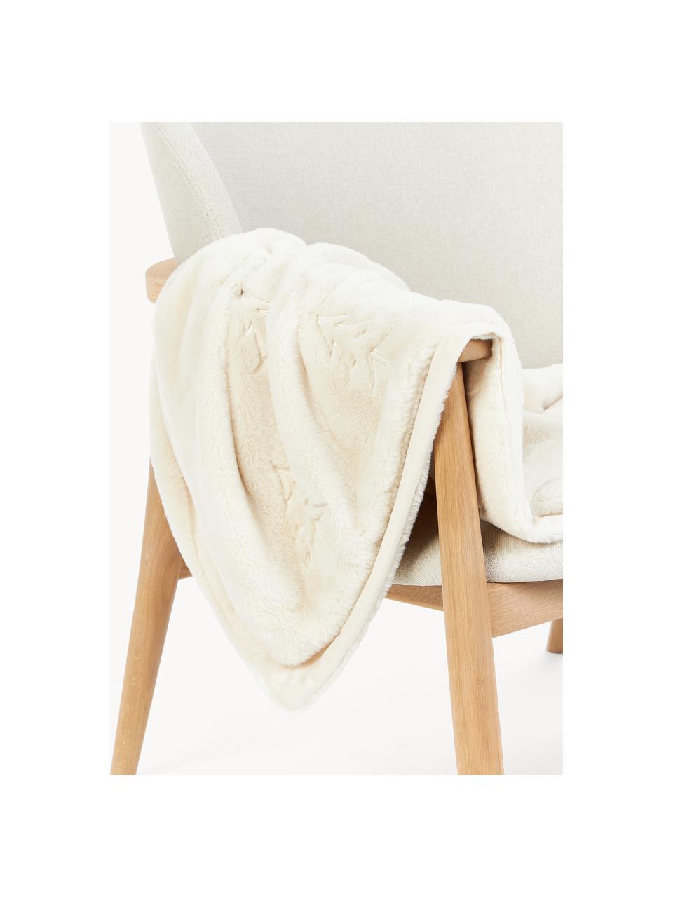 Flauschige Kuscheldecke Nari mit winterlichem Motiv, 100 % Polyester, GRS-zertifiziert

Das in diesem Produkt verwendete Material ist schadstoffgeprüft und zertifiziert nach Leather STANDARD by OEKO-TEX®, SH025 134875 , TESTEX., Off White mit Tannenbaum-Motiv, B 130 x L 170 cm