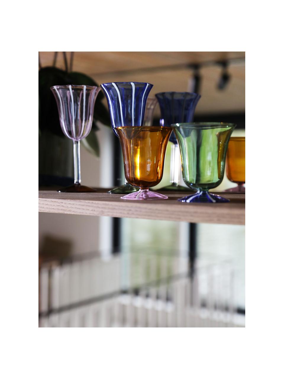 Verres à eau faits main en verre borosilicaté Eve, 2 pièces, Verre borosilicate

Découvrez la polyvalence du verre borosilicaté pour votre maison ! Ce matériau de haute qualité, fiable et robuste, se distingue par une résistance exceptionnelle à la chaleur, ce qui le rend idéal pour votre thé ou café chaud. Par rapport au verre traditionnel, le verre borosilicaté est plus résistant aux fissures et aux bris, en faisant un compagnon sûr pour votre intérieur, Orange, rose pâle transparent, Ø 9 x haut. 10 cm, 200 ml