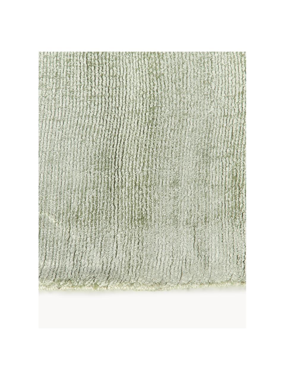 Ručně tkaný viskózový koberec Jane, Šalvějově zelená, Š 160 cm, D 230 cm (velikost M)