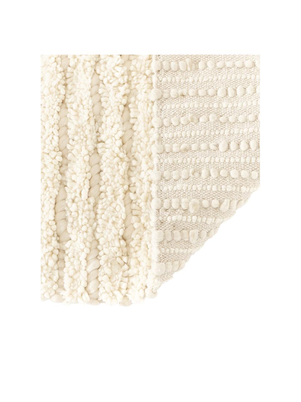Ručně tkaný vlněný koberec s různou výškou povrchu Octavia, 71 % vlna, 29 % bavlna

V prvních týdnech používání vlněných koberců se může objevit charakteristický jev uvolňování vláken, který po několika týdnech používání zmizí., Krémově bílá, Š 80 cm, D 150 cm (velikost XS)