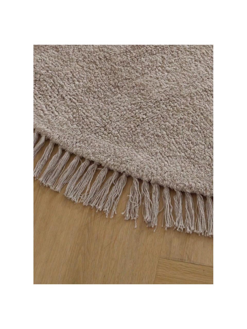 Okrúhly ručne tuftovaný bavlnený koberec so strapcami Daya, Svetlosivá, Ø 110 cm (veľkosť S)