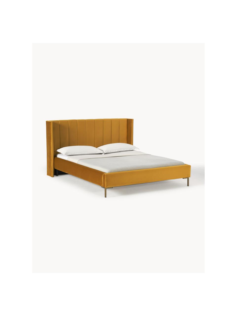 Gestoffeerd fluwelen bed Dusk, Bekleding: polyester fluweel Met 30., Frame: massief grenenhout en pla, Poten: gepoedercoat metaal Dit p, Fluweel mosterdgeel, B 140 x L 200 cm