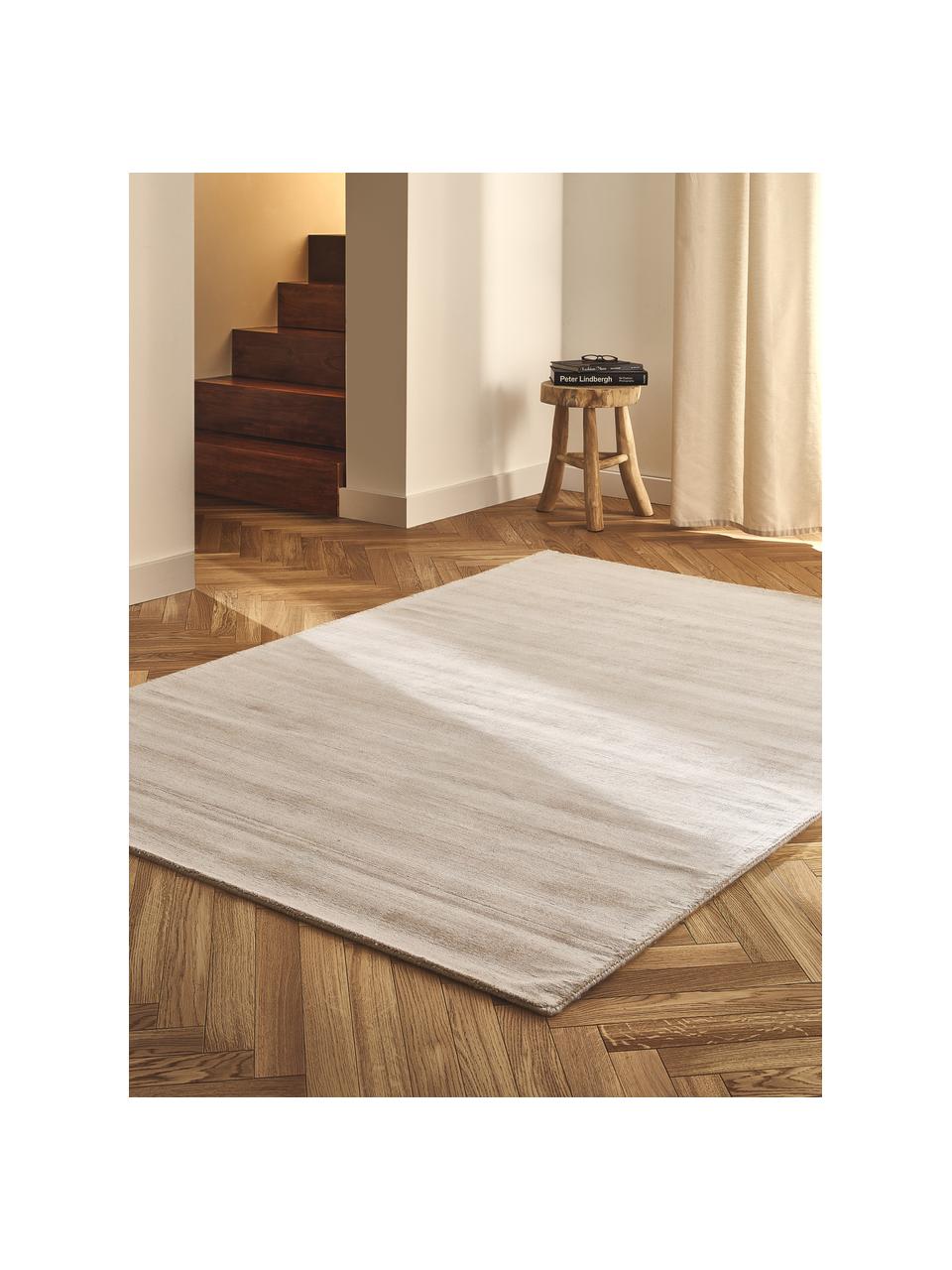 Tapis en viscose tissé main Jane, Beige clair, larg. 300 x long. 400 cm (taille L)