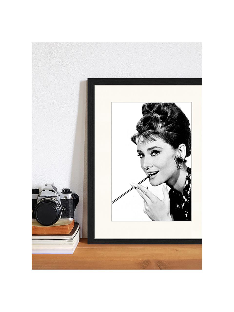 Ingelijste digitale print Audrey Hepburn, Afbeelding: digitale print op papier,, Lijst: gelakt hout, Zwart, wit, B 33 cm x H 43 cm