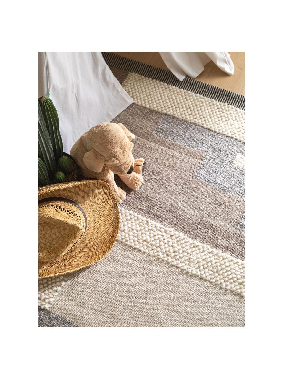Ručne tkaný vlnený koberec s rôznou štruktúrou a strapcami Tammi, Sivá, béžová, sivobéžová