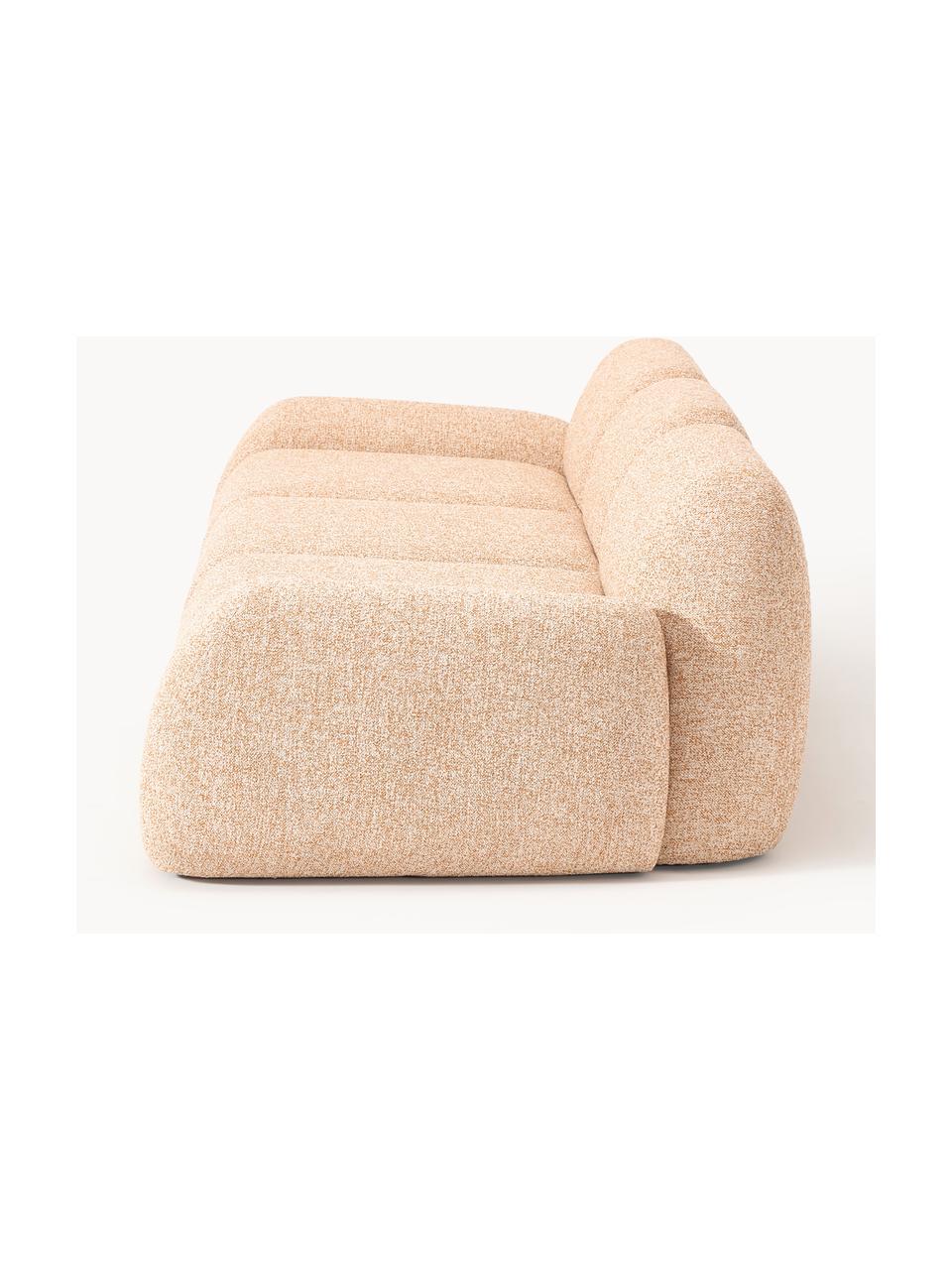 Sofá modular en tejido bouclé Wolke (4 plazas), Tapizado: tejido bouclé (96% poliés, Tapizado: espuma de poliuretano, ce, Estructura: madera de pino, madera de, Patas: plástico Este producto es, Bouclé naranja, An 343 x F 118 cm