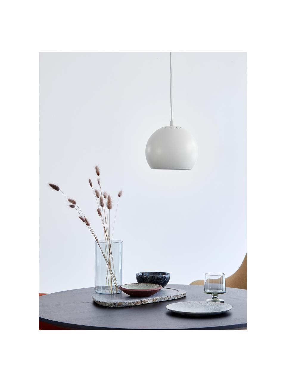 Kleine bolvormige hanglamp Ball in mat wit, Lampenkap: gecoat metaal, Baldakijn: gecoat metaal, Mat wit, wit, Ø 18 x H 16 cm