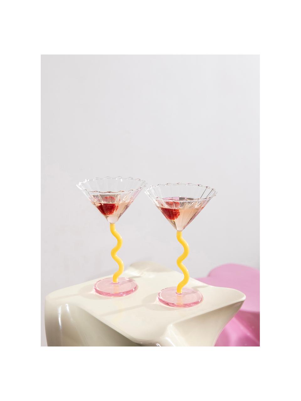 Cocktailglazen Curve van borosilicaatglas, 2 stuks, Borosilicaatglas

Ontdek de veelzijdigheid van borosilicaatglas voor jouw huis! Borosilicaatglas is een hoogwaardig, betrouwbaar en robuust materiaal. Het kenmerkt zich door zijn uitzonderlijke hittebestendigheid en is daarom ideaal voor jouw warme thee of koffie. Vergeleken met conventioneel glas is borosilicaatglas beter bestand tegen breuken en scheuren en is daarom een veilige metgezel in jouw huis., Transparant, lichtroze, zonnengeel, Ø 17 x H 10 cm, 150 ml